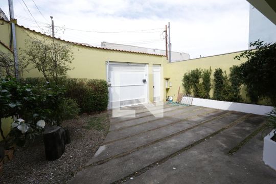 Garagem de casa à venda com 3 quartos, 200m² em Jardim Triana, São Paulo