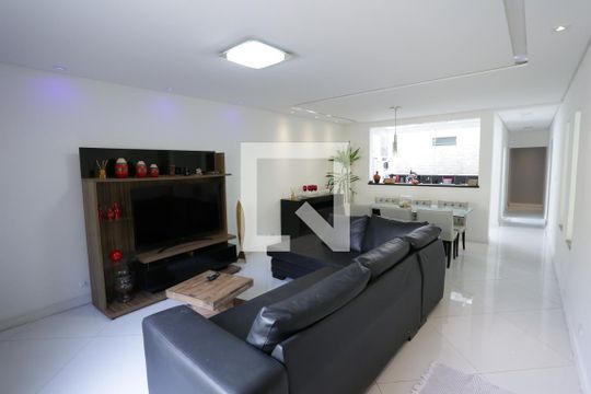 Casa à venda com 3 quartos, 200m² em Jardim Triana, São Paulo