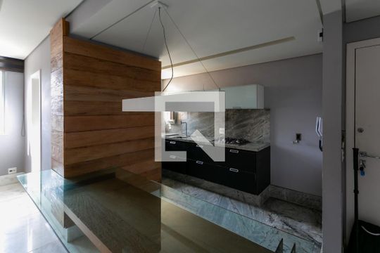 Cozinha de apartamento para alugar com 2 quartos, 70m² em Belvedere, Belo Horizonte