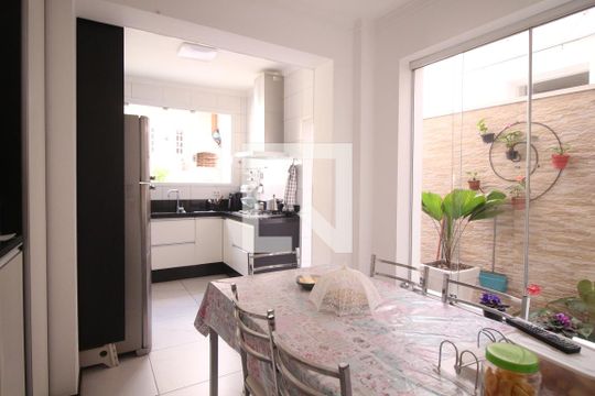 Cozinha de casa para alugar com 3 quartos, 200m² em Jardim São Paulo, São Paulo