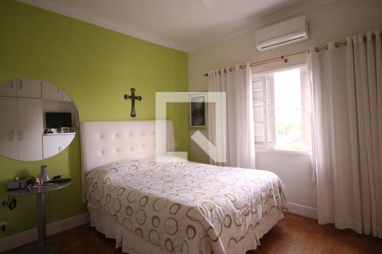 Quarto de casa para alugar com 3 quartos, 200m² em Jardim São Paulo, São Paulo