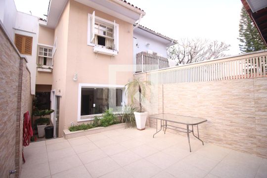 Área Externa de casa para alugar com 3 quartos, 200m² em Jardim São Paulo, São Paulo