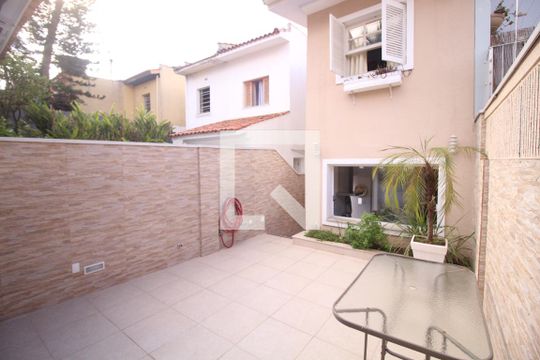 Área Externa de casa para alugar com 3 quartos, 200m² em Jardim São Paulo, São Paulo