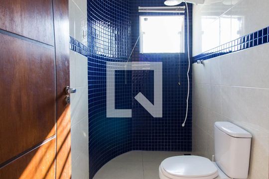 Banheiro suíte 1 de casa para alugar com 3 quartos, 300m² em Vila Haro, Sorocaba