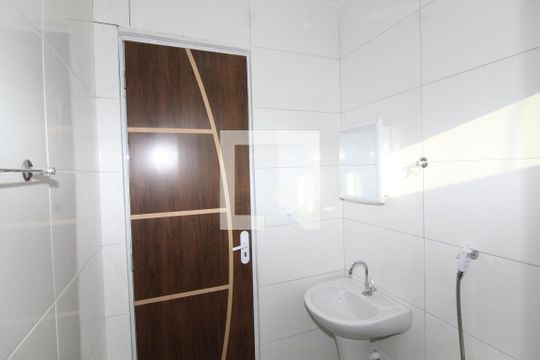 Banheiro de apartamento para alugar com 2 quartos, 55m² em Ramos, Rio de Janeiro