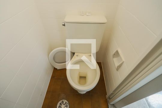 Banheiro de Serviço de apartamento para alugar com 4 quartos, 134m² em Perdizes, São Paulo