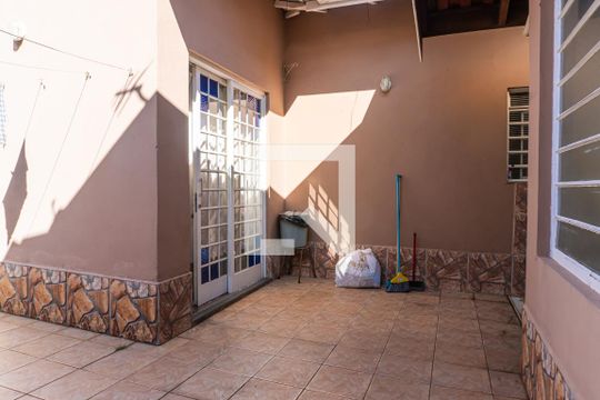Garagem de casa à venda com 3 quartos, 242m² em Jardim Bandeirantes, Campinas