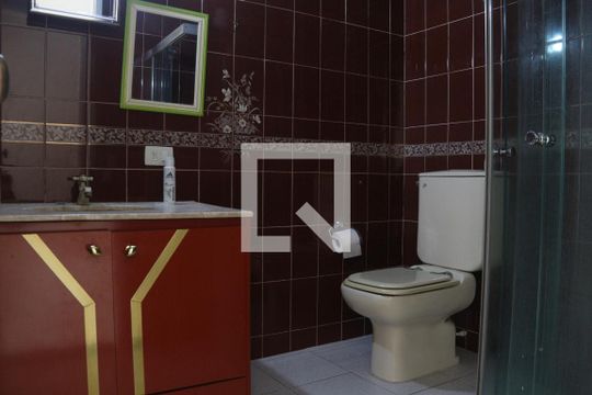 Banheiro de apartamento para alugar com 2 quartos, 65m² em Itararé, São Vicente