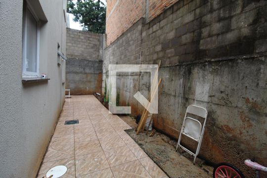 Pátio Lateral de apartamento à venda com 2 quartos, 48m² em Olaria, Canoas
