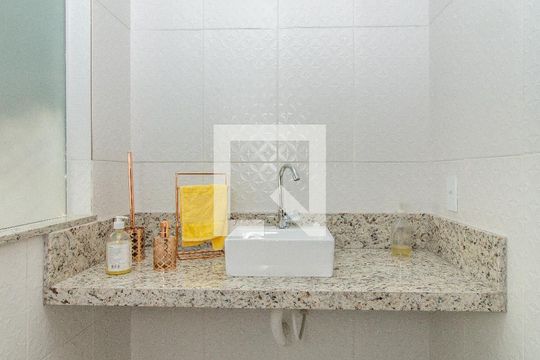 Lavabo de apartamento à venda com 3 quartos, 115m² em Olaria, Rio de Janeiro
