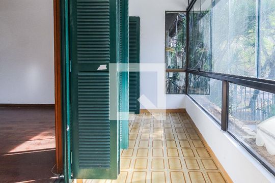 Sacada da sala de casa à venda com 3 quartos, 417m² em Jardim Lindóia, Porto Alegre