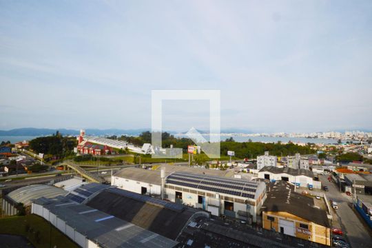 Vista da varanda de apartamento para alugar com 3 quartos, 130m² em Serraria, São José