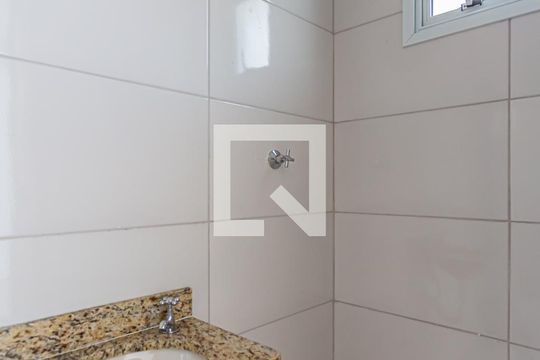 Banheiro da Garagem de casa à venda com 2 quartos, 81m² em Vila Helena, Santo André