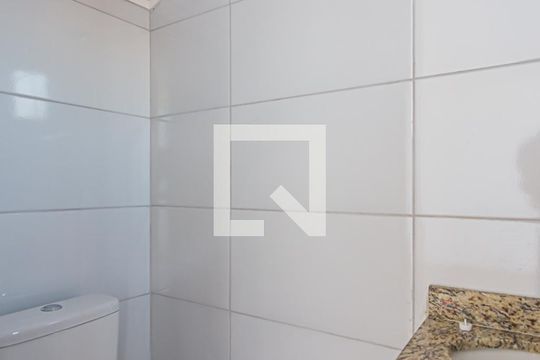 Banheiro da Garagem de casa à venda com 2 quartos, 81m² em Vila Helena, Santo André