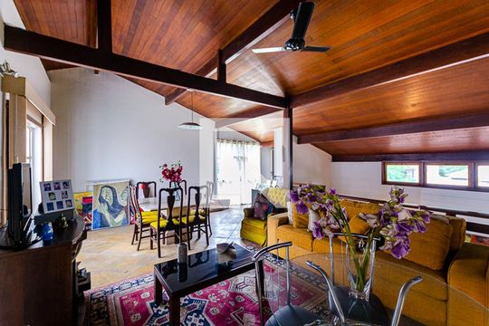 Sala de casa de condomínio à venda com 3 quartos, 260m² em Badu, Niterói