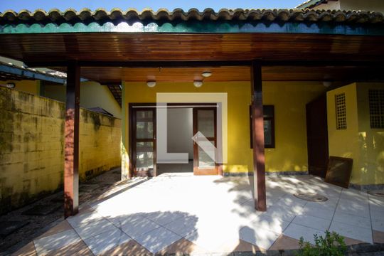Quintal de casa de condomínio à venda com 3 quartos, 90m² em Vargem Grande, Rio de Janeiro