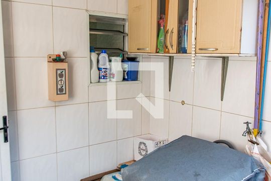 Área de serviço de casa à venda com 4 quartos, 220m² em Vila Santo Estefano, São Paulo
