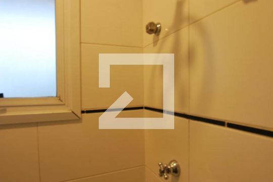 Banheiro de apartamento para alugar com 1 quarto, 40m² em Centro Histórico, Porto Alegre