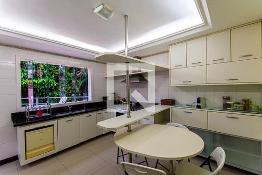 Cozinha  de casa à venda com 5 quartos, 228m² em Badu, Niterói
