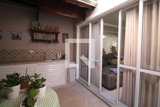 Área comum de casa de condomínio à venda com 3 quartos, 220m² em Santa Teresinha, São Paulo
