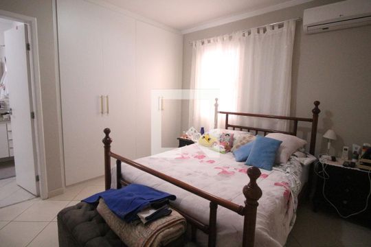 Quarto de casa de condomínio à venda com 3 quartos, 220m² em Santa Teresinha, São Paulo