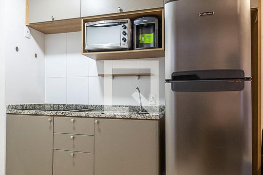 Cozinha de kitnet/studio para alugar com 1 quarto, 25m² em Pinheiros, São Paulo