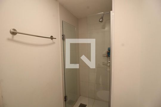 Banheiro de apartamento à venda com 2 quartos, 68m² em Marechal Rondon, Canoas