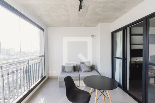 Varanda de kitnet/studio para alugar com 1 quarto, 36m² em Bom Retiro, São Paulo