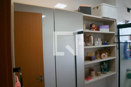 Banheiro Social de apartamento à venda com 2 quartos, 46m² em Encantado, Rio de Janeiro