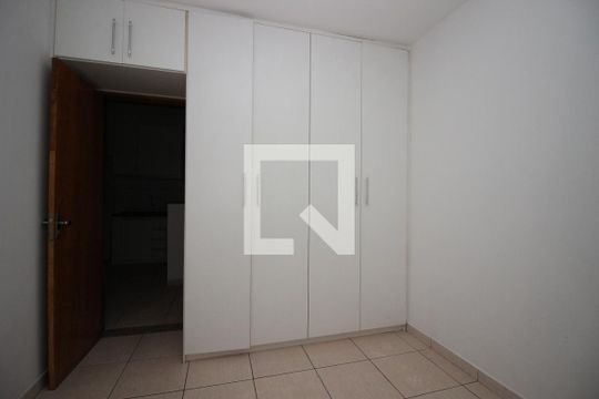Quarto 1 de apartamento para alugar com 2 quartos, 60m² em Guará Ii, Brasília