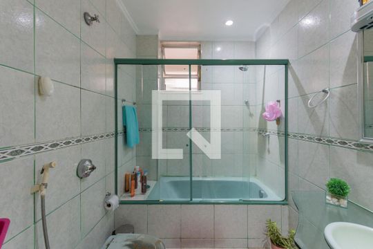 Banheiro social  de apartamento à venda com 3 quartos, 120m² em Tijuca, Rio de Janeiro
