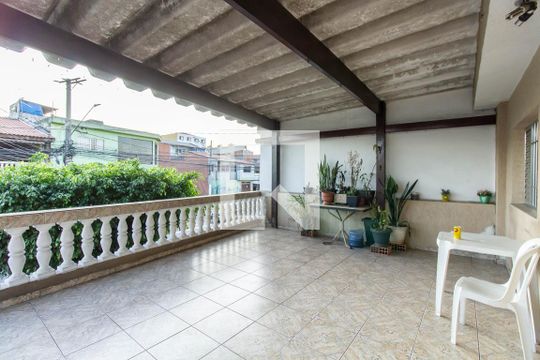 Sacada de casa à venda com 3 quartos, 124m² em Parque Guarani, São Paulo
