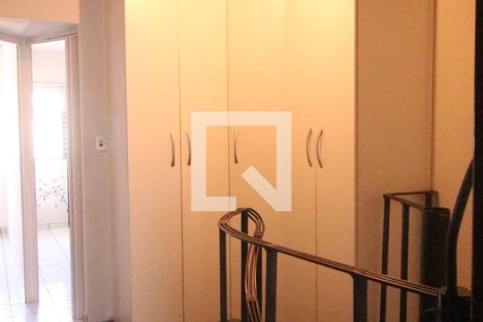 Corredor  de casa à venda com 3 quartos, 140m² em Jardim São Paulo(zona Norte), São Paulo
