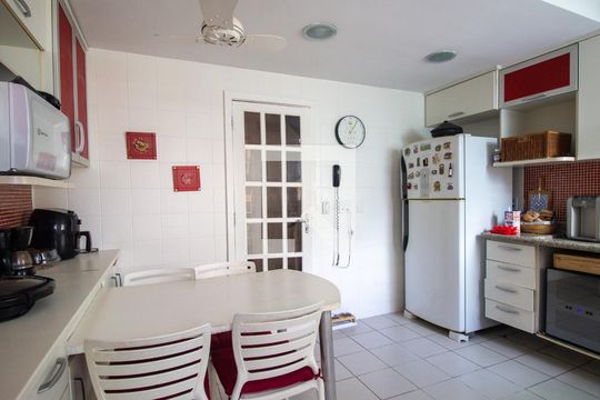 Cozinha de casa de condomínio à venda com 3 quartos, 200m² em Recreio dos Bandeirantes, Rio de Janeiro