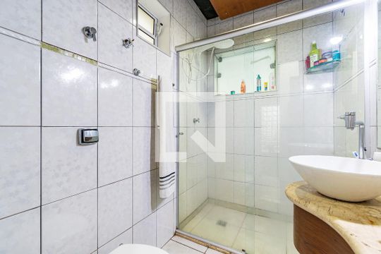 Banheiro Social de casa à venda com 4 quartos, 205m² em Saúde, São Paulo