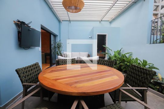 Area Externa de casa à venda com 4 quartos, 200m² em Vila Romana, São Paulo