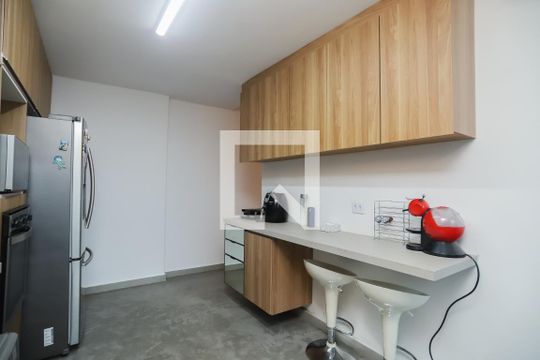 Cozinha de casa à venda com 4 quartos, 200m² em Vila Romana, São Paulo