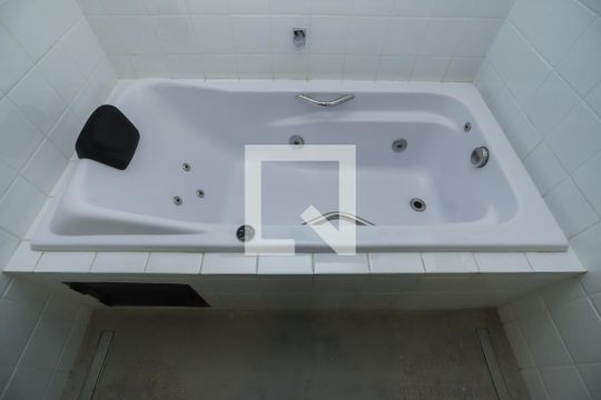 Banheiro da Suíte de casa à venda com 4 quartos, 200m² em Vila Romana, São Paulo