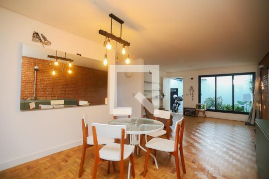 Sala de casa à venda com 4 quartos, 200m² em Vila Romana, São Paulo