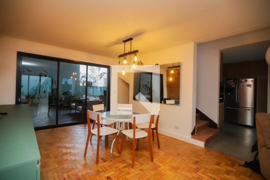 Sala de casa à venda com 4 quartos, 200m² em Vila Romana, São Paulo
