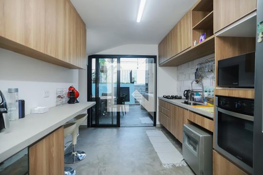 Cozinha de casa à venda com 4 quartos, 200m² em Vila Romana, São Paulo