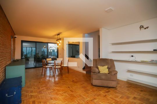 Casa à venda com 4 quartos, 200m² em Vila Romana, São Paulo