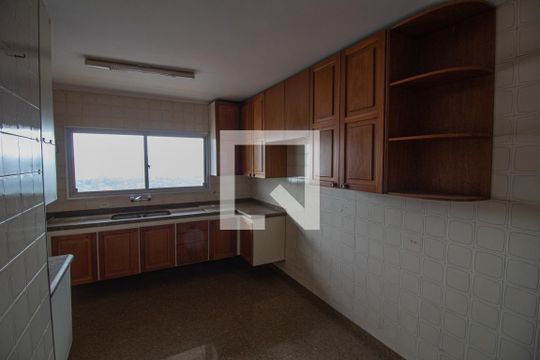Cozinha de apartamento para alugar com 3 quartos, 160m² em Santo Amaro, São Paulo