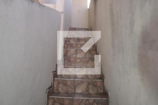 Escada de apartamento à venda com 2 quartos, 75m² em Brás de Pina, Rio de Janeiro