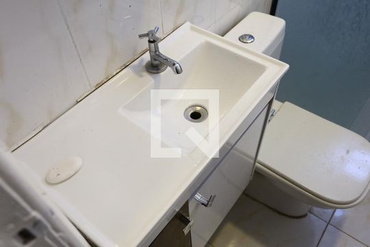 Banheiro de apartamento para alugar com 3 quartos, 60m² em Parque Munhoz, São Paulo