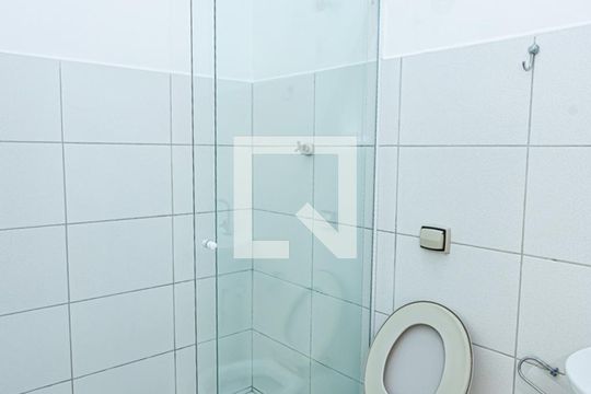 Banheiro de casa para alugar com 1 quarto, 30m² em Jardim Regina, São Paulo