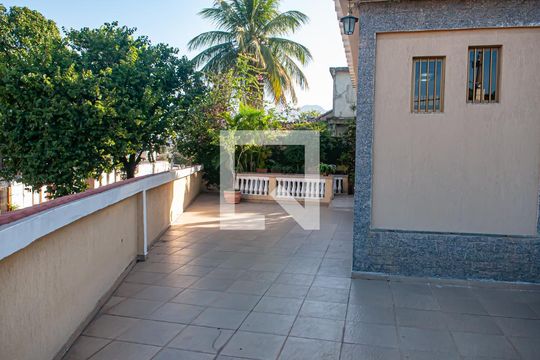 varanda de casa à venda com 4 quartos, 600m² em Curicica, Rio de Janeiro
