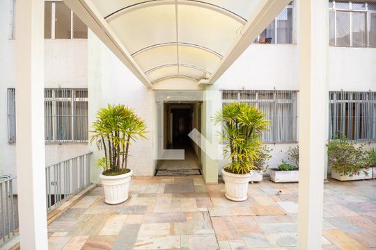 Entrada de apartamento à venda com 1 quarto, 42m² em Liberdade, São Paulo