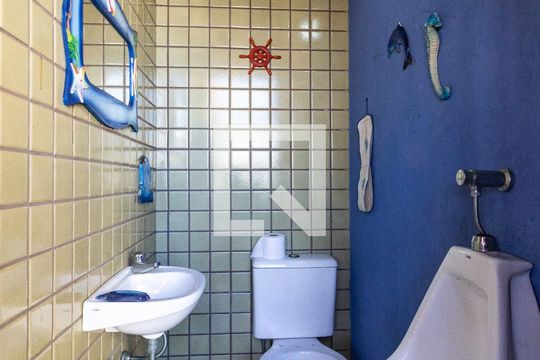 Banheiro do salão de apartamento para alugar com 4 quartos, 680m² em Aviação, Praia Grande