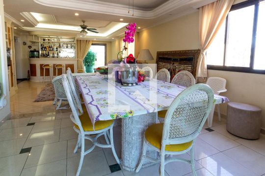 Detalhe da sala de jantar de apartamento para alugar com 4 quartos, 680m² em Aviação, Praia Grande